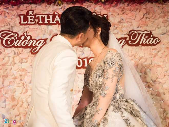 Vợ mới cưới của ca sĩ Nam Cường xinh đẹp 'ăn đứt' cả hot girl