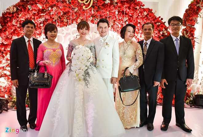 Vợ mới cưới của ca sĩ Nam Cường xinh đẹp 'ăn đứt' cả hot girl