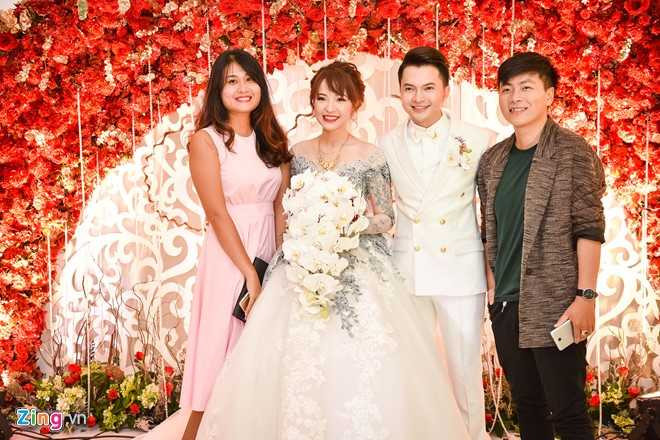 Vợ mới cưới của ca sĩ Nam Cường xinh đẹp 'ăn đứt' cả hot girl