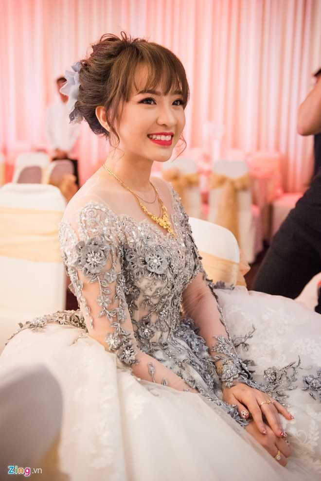 Vợ mới cưới của ca sĩ Nam Cường xinh đẹp 'ăn đứt' cả hot girl