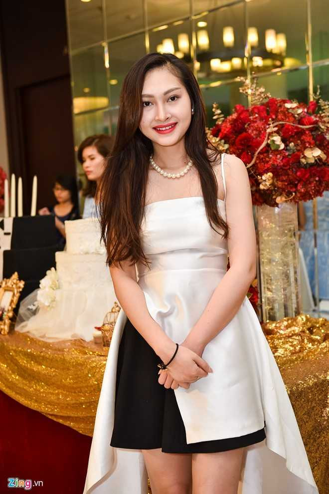 Vợ mới cưới của ca sĩ Nam Cường xinh đẹp 'ăn đứt' cả hot girl