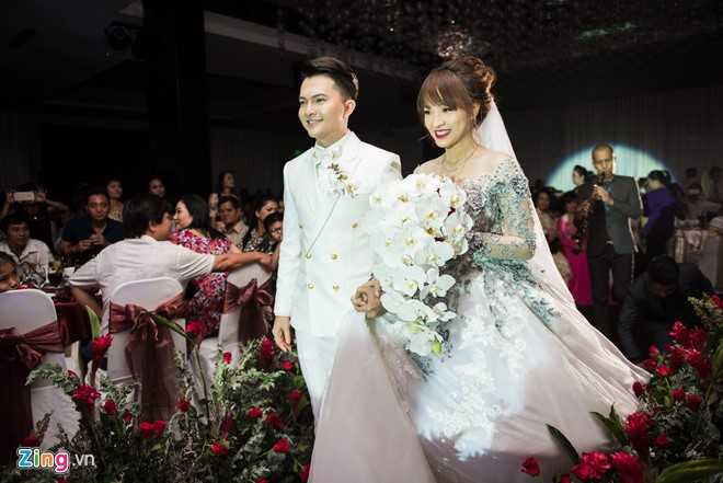 Vợ mới cưới của ca sĩ Nam Cường xinh đẹp 'ăn đứt' cả hot girl