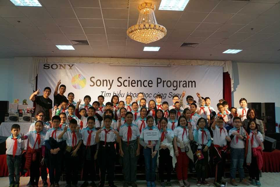 Các em học sinh háo hức chuẩn bị tham gia chương trình Tìm hiểu khoa học cùng Sony
