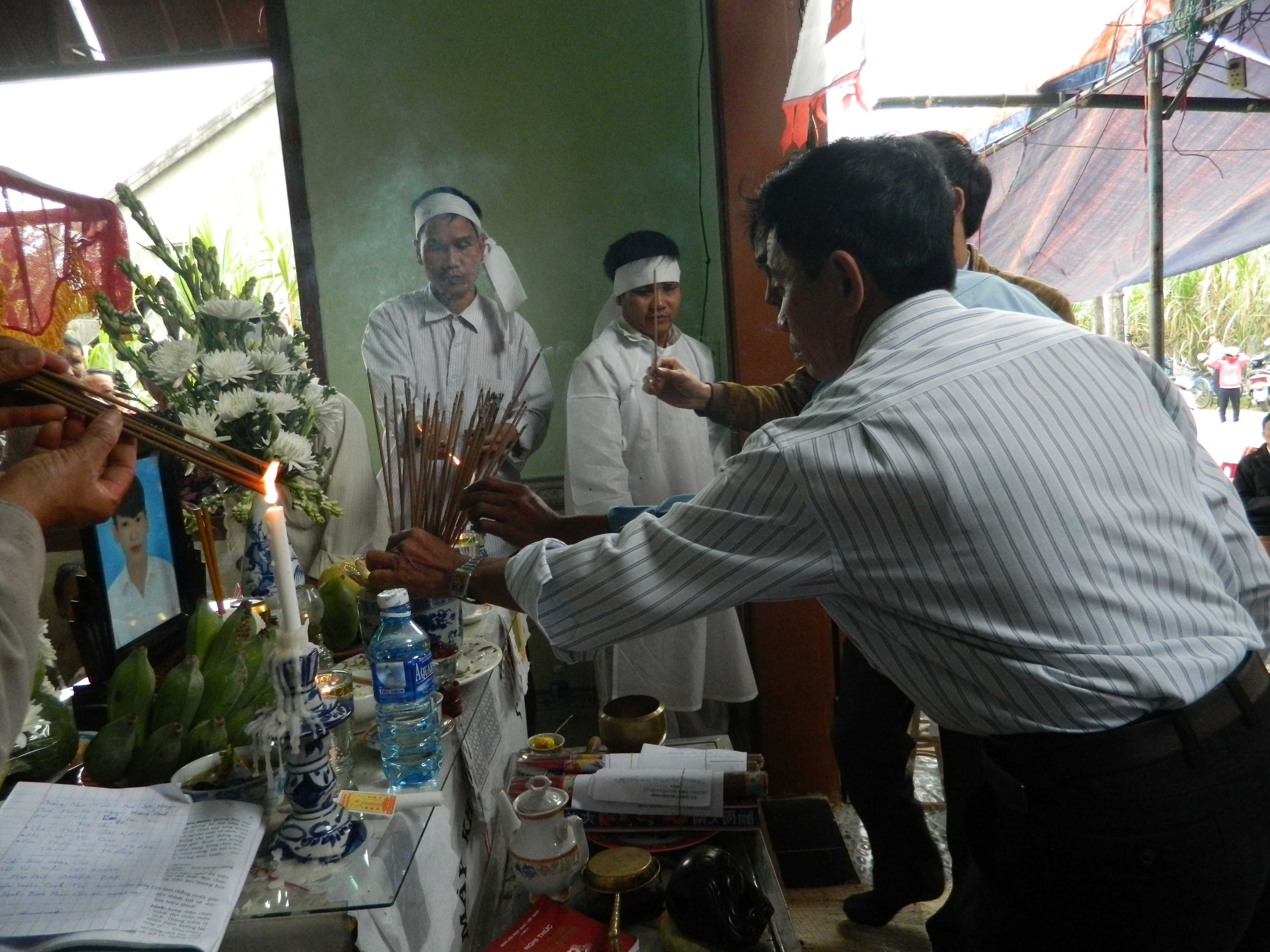 gia đình đang lo hậu sự cho em Khánh.