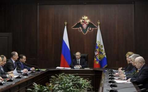 Tổng thống Nga Putin trong cuộc gặp với giới chức Nga trước khi tuyên bố rút quân khỏi Syria