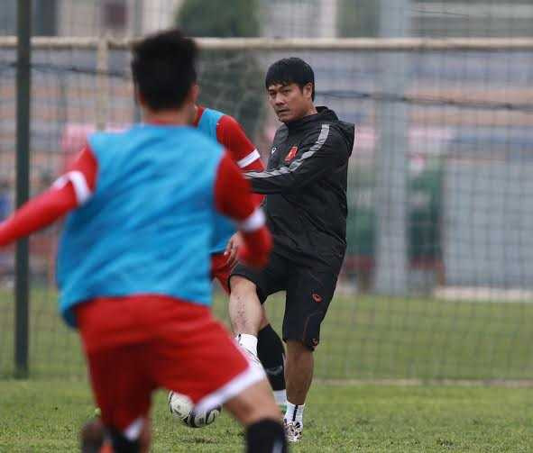 HLV Hữu Thắng xỏ giày thi tài cùng Tuấn Anh, Xuân Trường