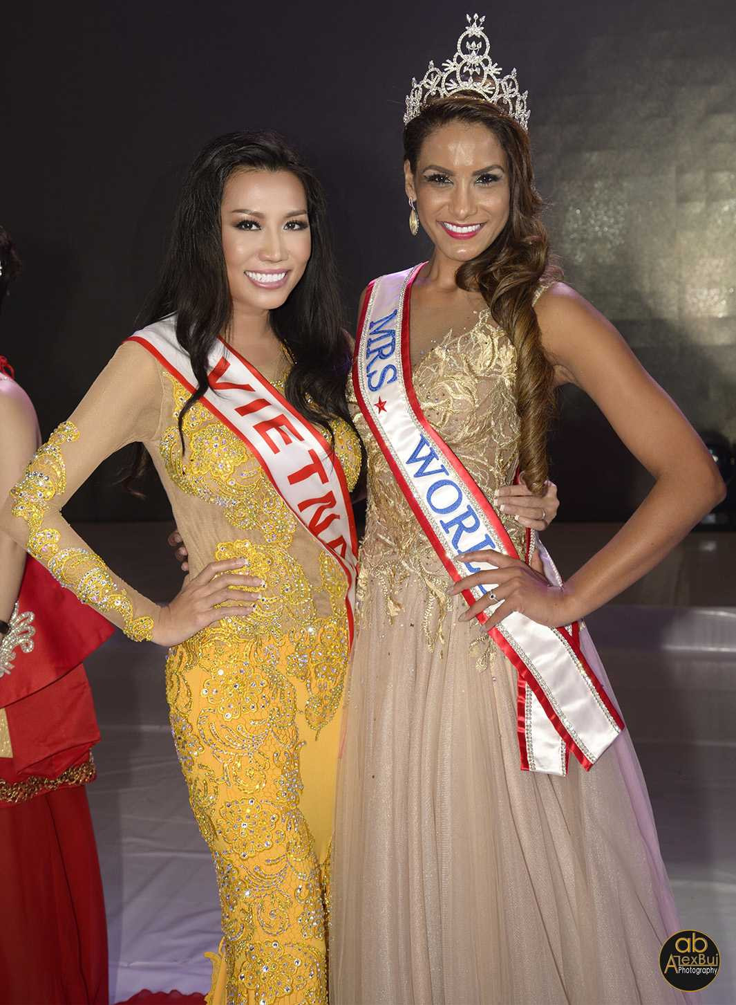 Kelly Trang Trần đoạt giải trang phục dân tộc đẹp nhất tại Quý bà thế giới 2016