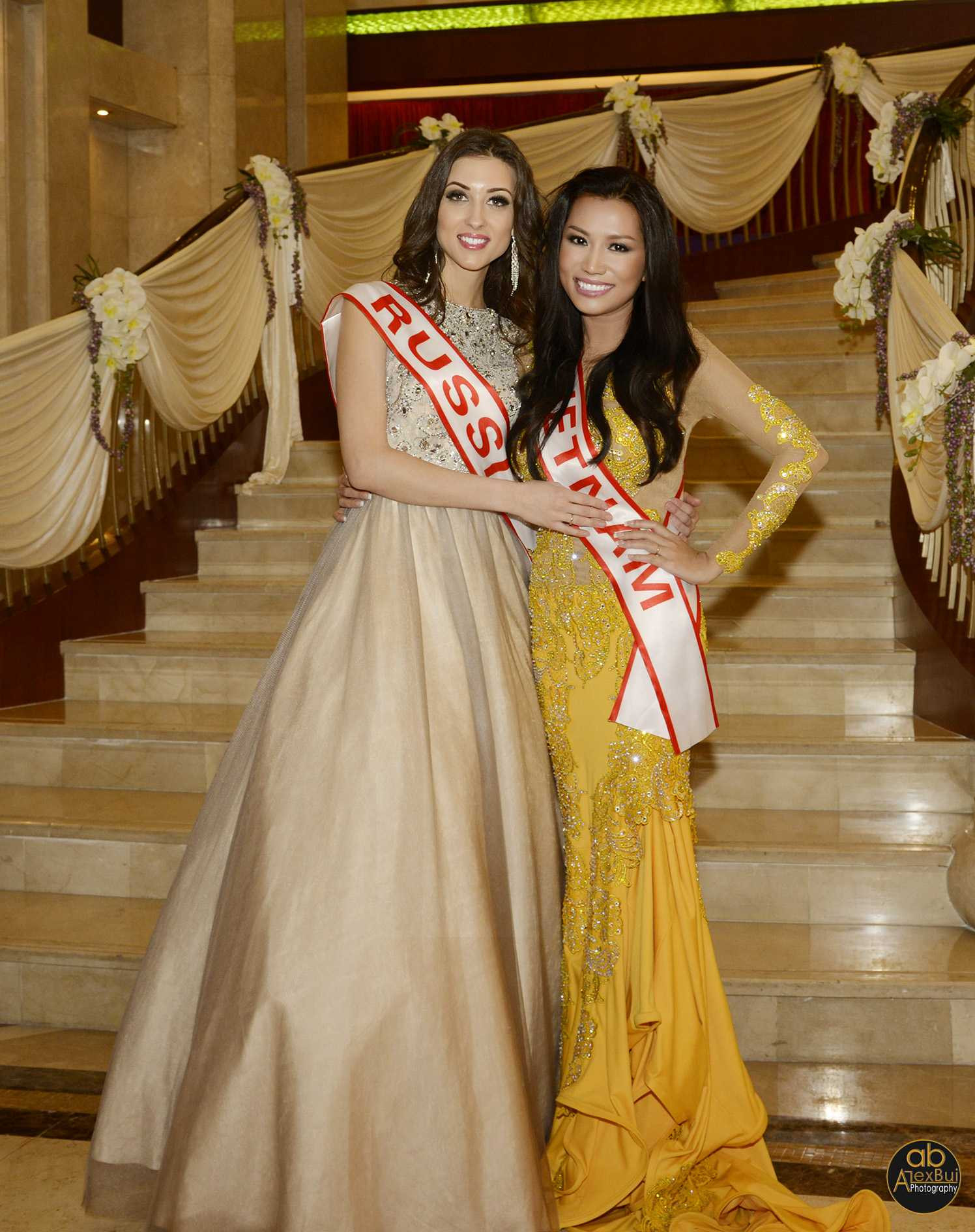 Kelly Trang Trần đoạt giải trang phục dân tộc đẹp nhất tại Quý bà thế giới 2016