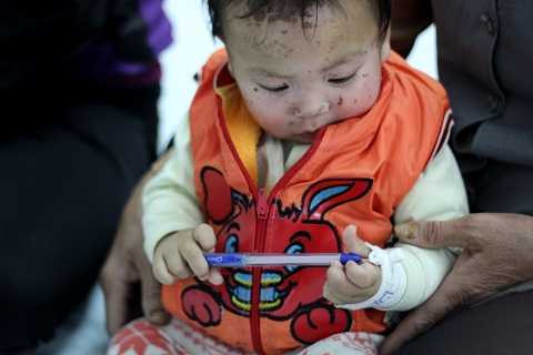 Còn nhỏ nhưng em rất ngoan, không quấy khóc (Ảnh: Thúy Nga) Còn nhỏ nhưng em rất ngoan, không quấy khóc (Ảnh: Thúy Nga)