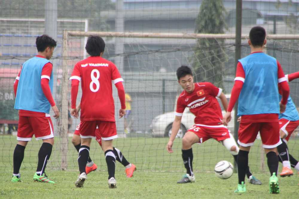 Xuân Trường băng đầu gối, Tuấn Anh vui bên cạ cứng