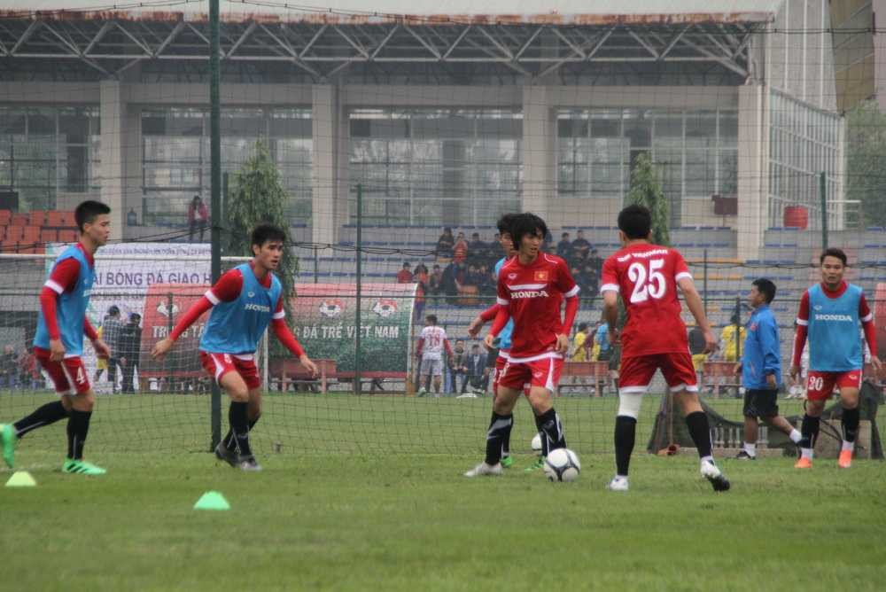 Xuân Trường băng đầu gối, Tuấn Anh vui bên cạ cứng