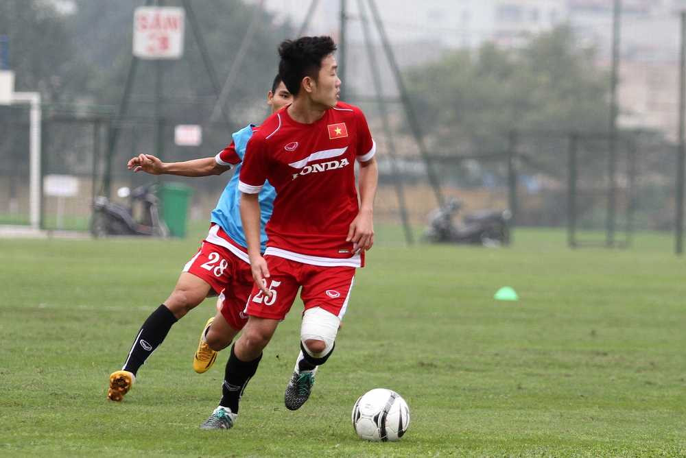 Xuân Trường băng đầu gối, Tuấn Anh vui bên cạ cứng