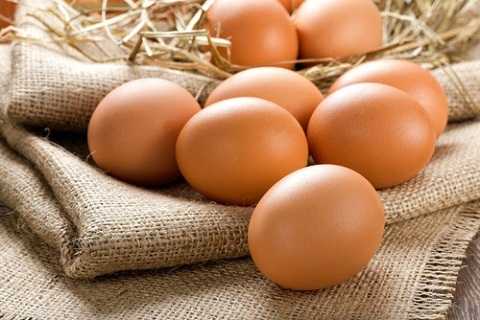 Trứng có thể nở ra và nứt vỏ khiến các vi khuẩn xâm nhập vào bên trong khi cho vào ngăn đá tủ lạnh