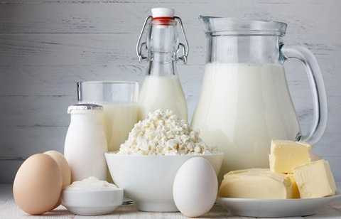 Phô mai hay những sản phẩm làm từ sữa sẽ dễ bị hỏng hoặc giảm hương vị khi cho vào ngăn đá