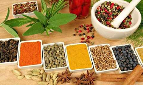 Ngăn đá tủ lạnh sẽ làm thay đổi hương vị của một số loại gia vị khi bảo quản theo cách này