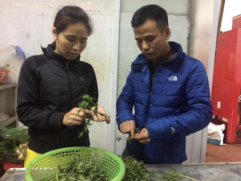 : Vợ chồng anh T. chị H. ngày đêm mong có một đứa con để chăm sóc.