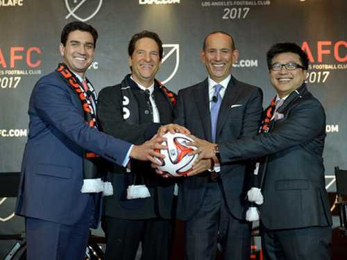 Ông Nguyễn Bảo Hoàng và cộng sự