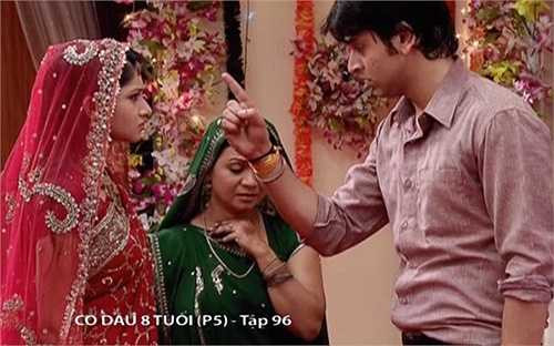 ￼ ￼￼ Về phần Jagdish, anh nhận trái đắng khi cô vợ mới là một người giả dối. Trước đó nhiều lần anh bị lừa gạt vì Gauri ngoài mặt tỏ ra yêu thương và ủng hộ anh nhưng sau lưng lại xúc phạm gia đình anh.