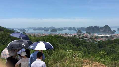 Toàn cảnh vịnh Hạ Long nhìn từ vị trí dự án FLC Hạ Long