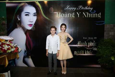 Sắp tới, Hoàng Y Nhung tiếp tục lên ý tưởng cho MV mới “Em hiểu…”và các single để khẳng định phong cách riêng trên con đường ca hát chuyên nghiệp.