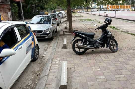 Khu đô thị mới Yên Hòa thuộc phường Yên Hòa, Cầu Giấy, Hà Nội từng có nhiều sai phạm về trật tự xây dựng và quản lý đô thị như chiếm dụng đất vườn hoa xây 2 sân tennis, biệt thự tự ý xây bịt cổng, tình trạng chiếm dụng vỉa hè tràn lan... Khu đô thị mới Yên Hòa thuộc phường Yên Hòa, Cầu Giấy, Hà Nội từng có nhiều sai phạm về trật tự xây dựng và quản lý đô thị như chiếm dụng đất vườn hoa xây 2 sân tennis, biệt thự tự ý xây bịt cổng, tình trạng chiếm dụng vỉa hè tràn lan...