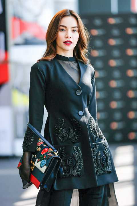 Mặc dù không thường xuyên xuất hiện cùng nhau trên truyền thông nhưng Công Trí và Hồ Ngọc Hà là những người bạn, người đồng nghiệp thân thiết với nhau hơn chục năm cả trong nghề lẫn ngoài đời. NTK gốc Đà Nẵng đã có quãng thời gian đảm nhận vai trò định hình phong cách cho Hà Hồ, là NTK song hành cùng nữ hoàng giải trí về mảng trang phục trong rất nhiều sự kiện và liveshow lớn nhỏ của Hồ Ngọc Hà.