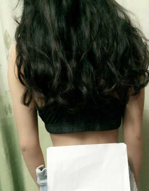 Trào lưu khoe vòng eo mỏng như giấy A4