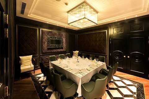 Nhà hàng Ruby tại Trung tâm Ẩm thực & Hội nghị đẳng cấp Quốc tế Almaz Nhà hàng Ruby tại Trung tâm Ẩm thực & Hội nghị đẳng cấp Quốc tế Almaz