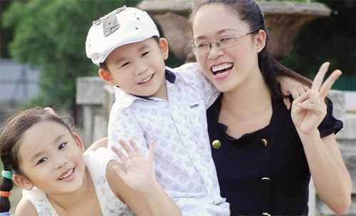 Minh Ánh bên gia đình