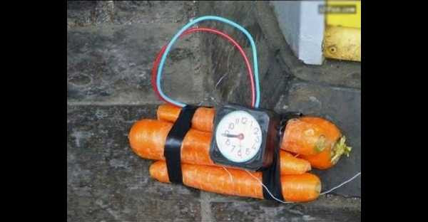 Mai đặt hai quả mìn tự chế trước nhà hàng xóm của vị giám đốc Trung tâm du lịch Phong Nha Kẻ Bàng kèm tờ giấy dọa giết vị giám đốc trung tâm này.