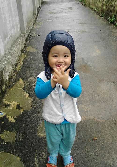 Hình ảnh cháu Phúc Khang lém lỉnh, đáng yêu trước khi tai họa ập xuống