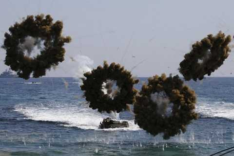 Key Resolve/Foal Eagle là cuộc tập trận chung đầu tiên giữa Seoul và Washington kể từ khi Triều Tiên nã pháo vào đảo Yeonpyeong của Hàn Quốc tháng 11/2014, khiến 4 người thiệt mạng. Key Resolve/Foal Eagle là cuộc tập trận chung đầu tiên giữa Seoul và Washington kể từ khi Triều Tiên nã pháo vào đảo Yeonpyeong của Hàn Quốc tháng 11/2014, khiến 4 người thiệt mạng.