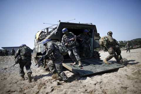 Đây là một trong những cuộc tập trận lớn nhất của Mỹ - Hàn. Trong đó, các bài tập chiến đấu trên cạn, trên không và trên biển cũng đã được thực hiện Đây là một trong những cuộc tập trận lớn nhất của Mỹ - Hàn. Trong đó, các bài tập chiến đấu trên cạn, trên không và trên biển cũng đã được thực hiện