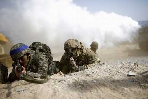 Thậm chí vào ngày 27/2, Bình Nhưỡng đe dọa trả đũa cuộc tập trận trên bằng một “cuộc chiến tổng lực không báo trước”, cuộc chiến sẽ biến thủ đô Seoul của Hàn Quốc thành “biển lửa” Thậm chí vào ngày 27/2, Bình Nhưỡng đe dọa trả đũa cuộc tập trận trên bằng một “cuộc chiến tổng lực không báo trước”, cuộc chiến sẽ biến thủ đô Seoul của Hàn Quốc thành “biển lửa”