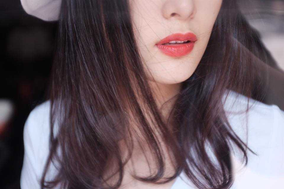 Tuy vậy, Hạ Vi mới đây đã chia sẻ những hình ảnh xinh rươi rạng rỡ của mình trên trang cá nhân