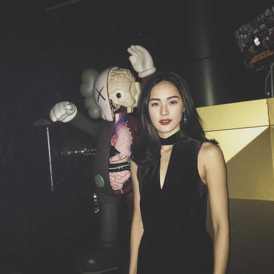 Dường như những trắc trở trong tình yêu không thể ngăn cản sắc đẹp của Hạ Vi toả sáng