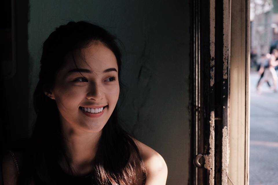Nụ cười toả nắng của nữ diễn viên thu hút mọi ánh nhìn