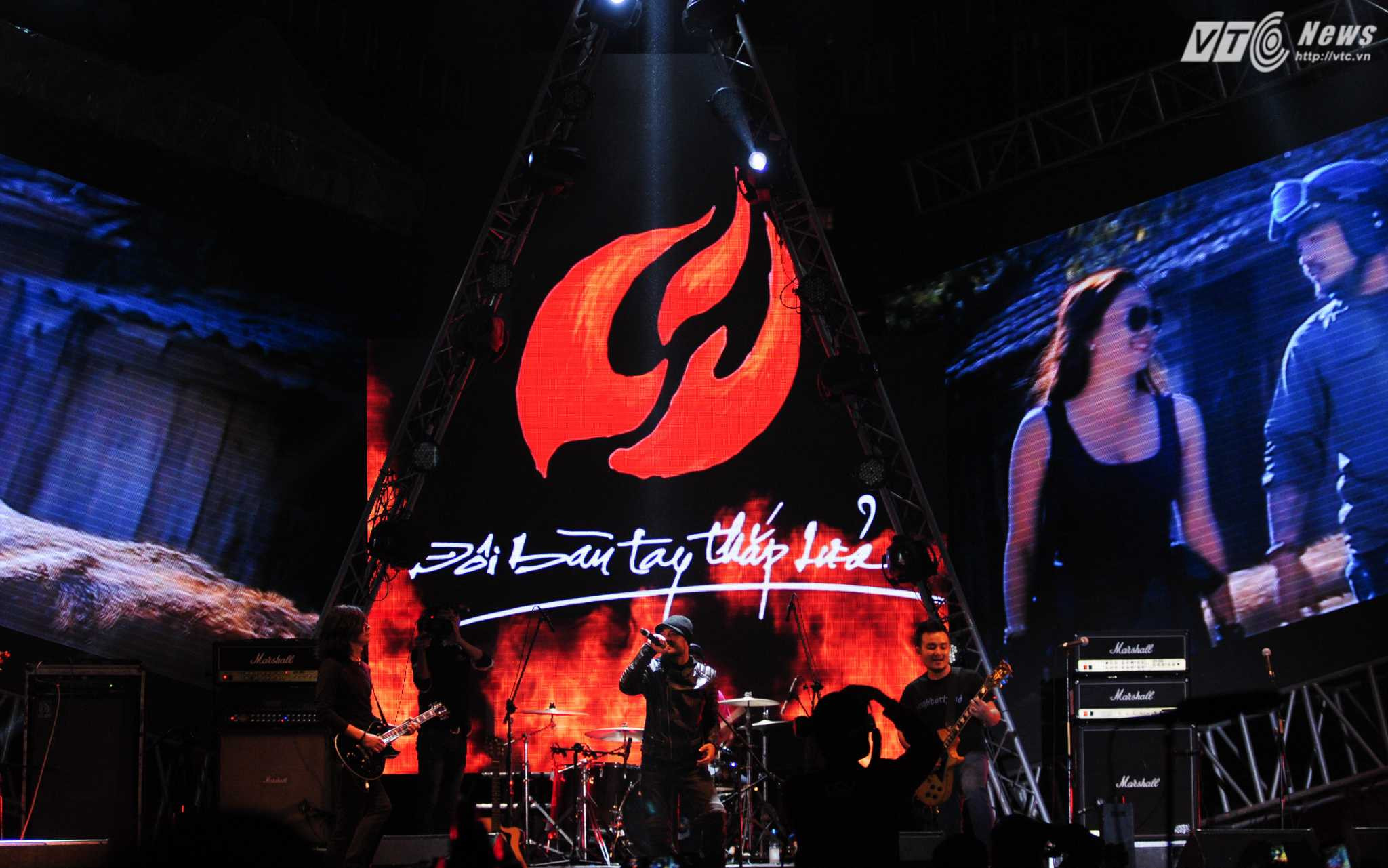 Lần cuối cùng trên sân khấu của Trần Lập: Kiên cường và xúc động