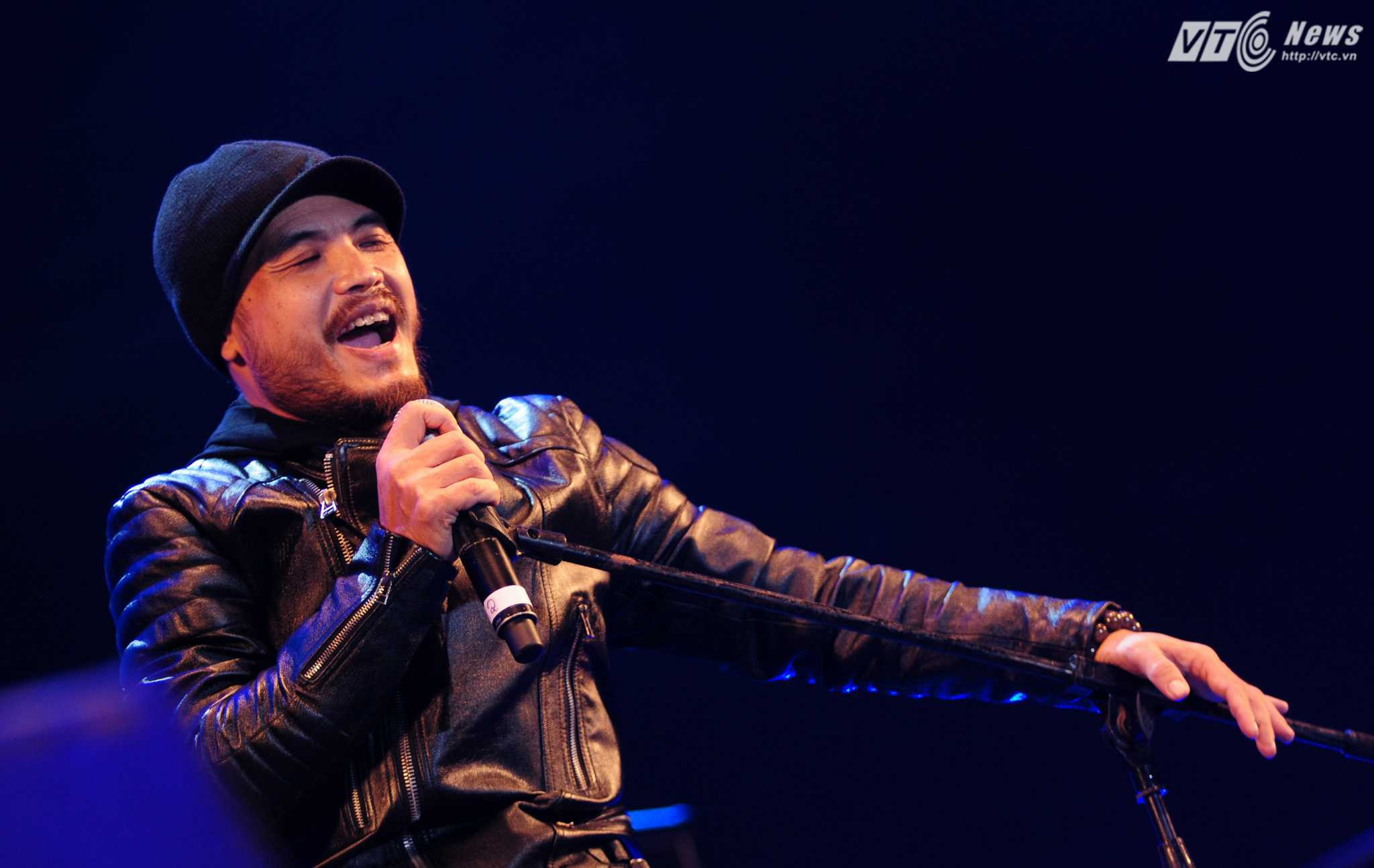 Khán giả lạc quan về sức khỏe của anh sau những gì thể hiện trên sân khấu đêm 16/1 vừa qua - Ảnh: Tùng Đinh