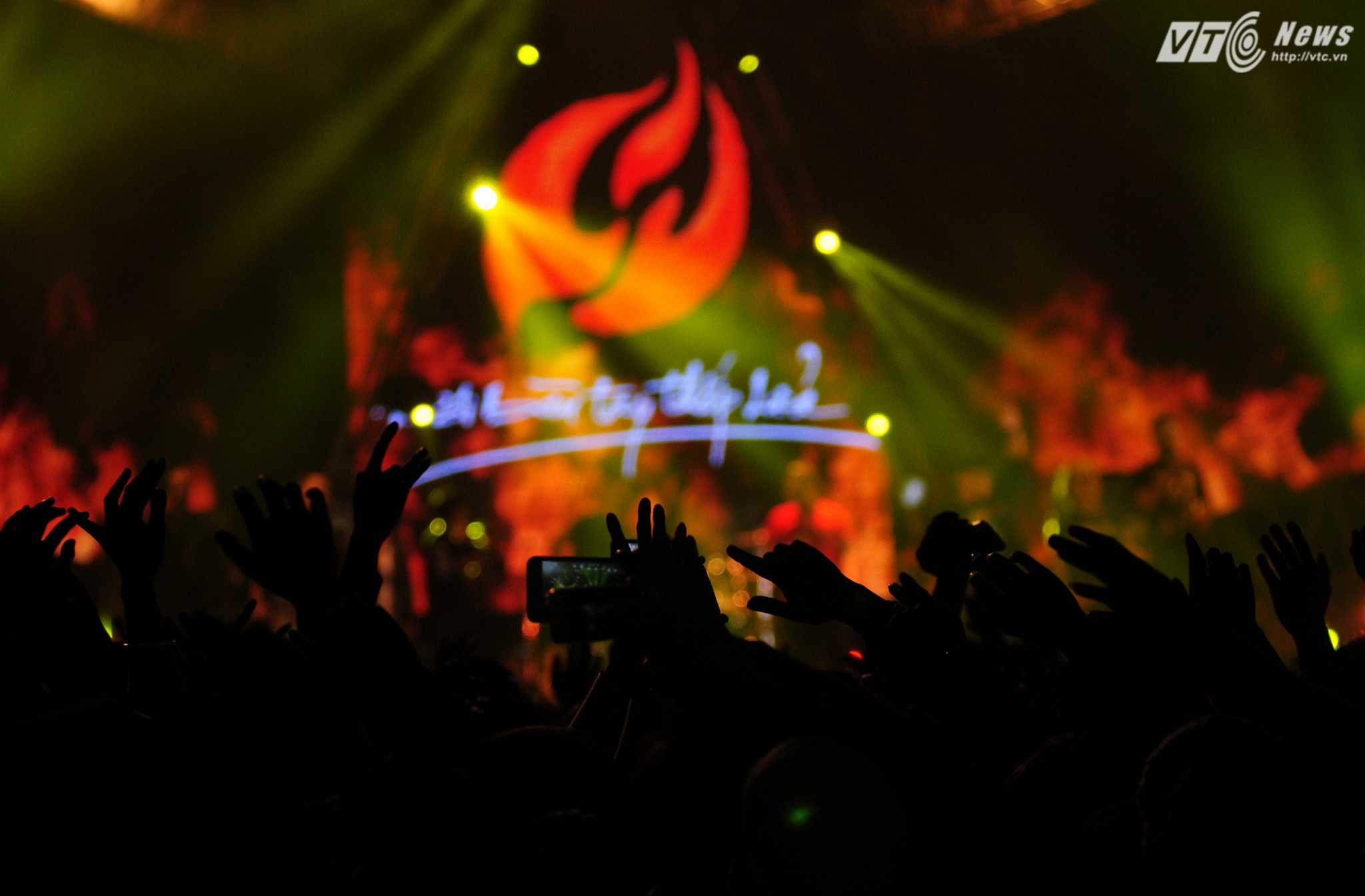 Những bàn tay thắp lửa, live show lớn cuối cùng của Trần Lập trước khi anh vĩnh viễn ra đi - Ảnh: Tùng Đinh