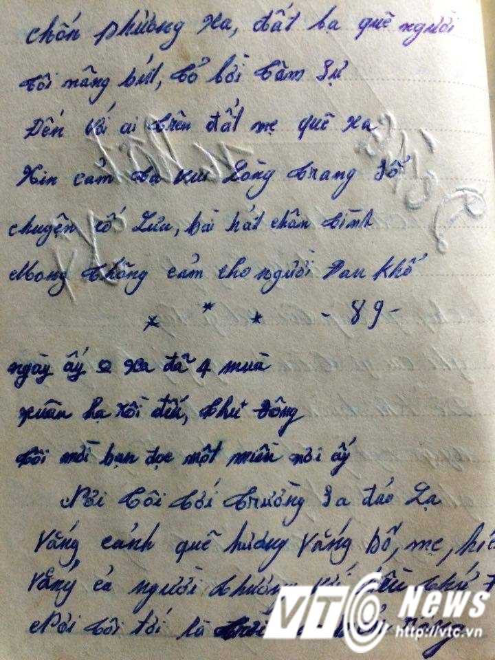 Đầu trang nhật ký được người lính vẽ một bông hồng bằng bút mực xanh và đỏ và ghi hai chữ “Thiên Phụng” ở phía dưới