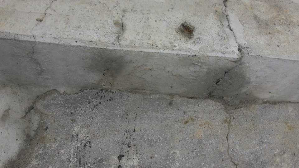 Những vết nứt 'lạ' trên thành cầu vượt đường sắt 120 tỷ