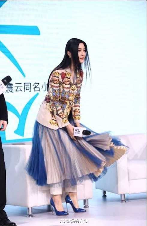 Cô diện trang phục độc đáo của Undercover mùa mới nhất.