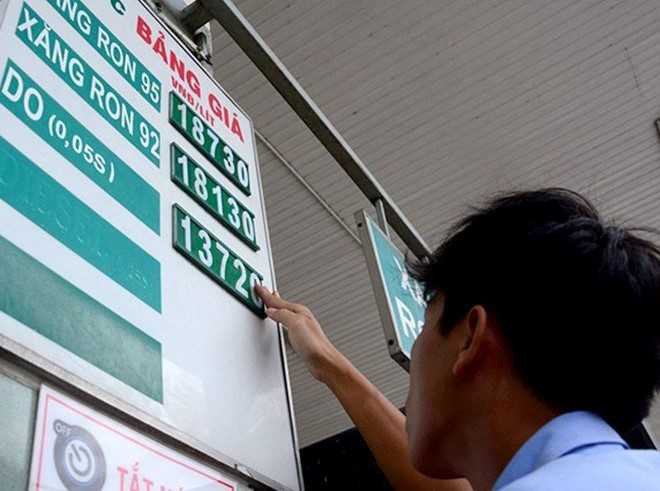 Giá xăng Việt Nam chỉ bằng giá nước lọc nếu như áp dụng mức thuế nhập khẩu của Hàn Quốc. Ảnh minh họa: Lê Quân.