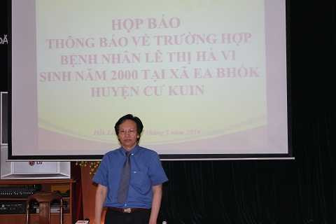 Giám đốc Sở y tế Đắk Lắk tại họp báo Giám đốc Sở y tế Đắk Lắk tại họp báo