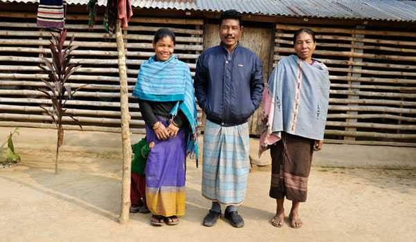 Hai mẹ con Orola có chung chồng