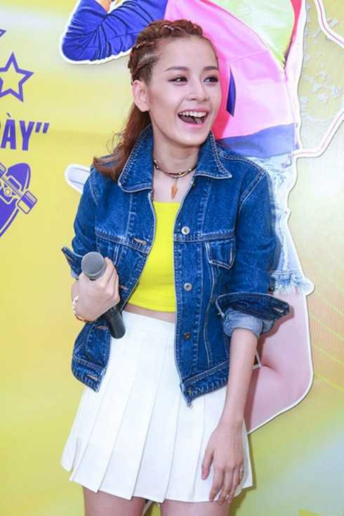 Biến hoá với mái tóc tết năng động.