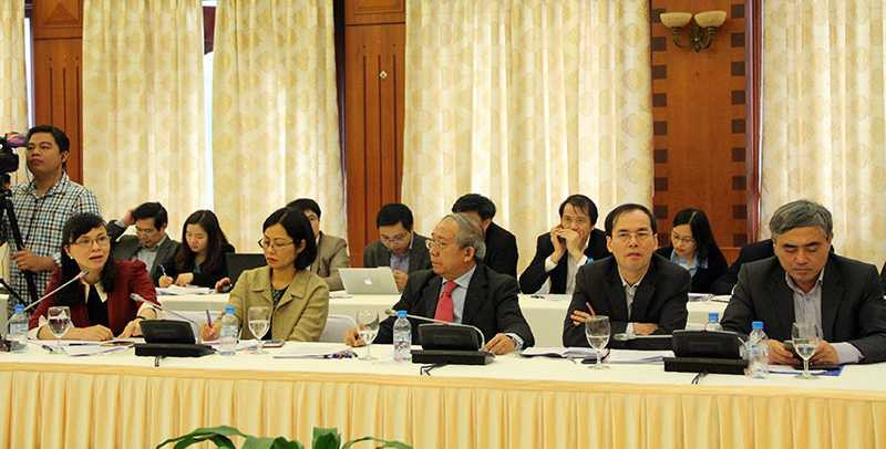 Đại diện các Bộ ngành đã trực tiếp trả lời những vướng mắc của các trường đại học tự chủ (Ảnh: Phạm Thịnh) 