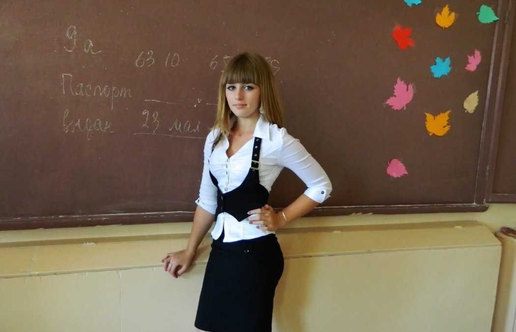 Cô gái cơ bắp trước khi bắt đầu tập gym