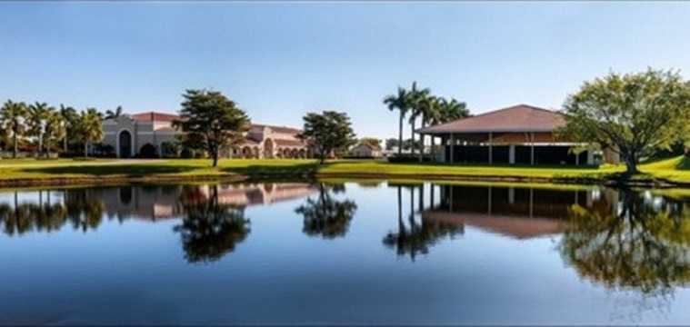  Xây biệt thự cho thú cưng là một trong những cách ăn chơi ngông cuồng của giới siêu giàu thế giới. Trong ảnh là khu biệt thự tại Florida (Mỹ) được xây dựng cho... ngựa. 